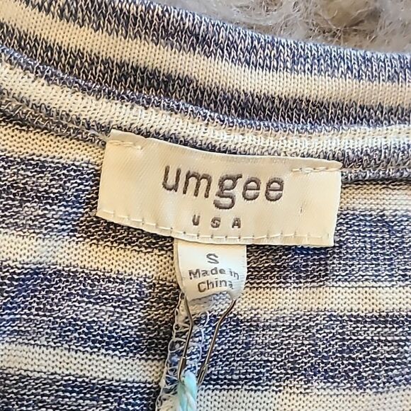 NWT Umgee womens light blue and white‎ stripped vneck flowy soft tank top - Picture 3 of 6